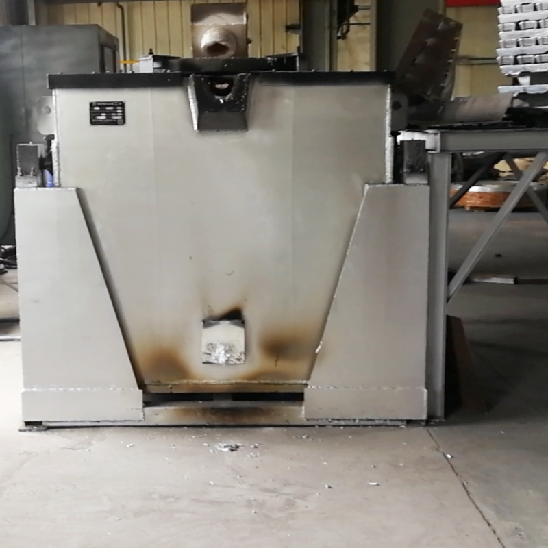 Наклонная тигельная печь для выплавки меди